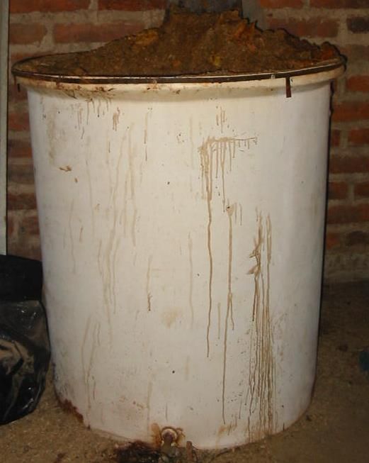 Tinaco de fibra de vidrio usado como silo